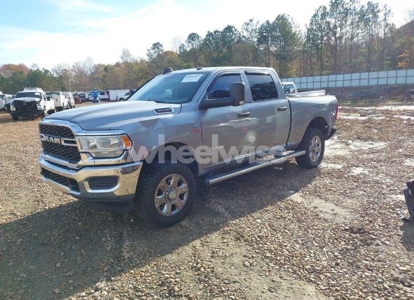 Photo 2 of 2019 Ram 3500 TRADESMAN 4X4 6'4 BOX (VIN 3C63R3CL3KG543102)