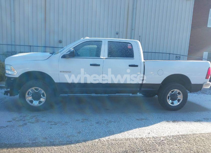 Photo 14 of 2016 Ram 3500 TRADESMAN (VIN 3C63R3CL9GG176066)