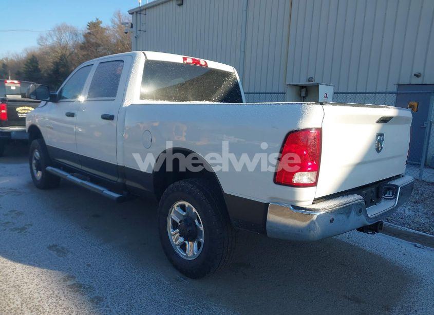 Photo 3 of 2016 Ram 3500 TRADESMAN (VIN 3C63R3CL9GG176066)