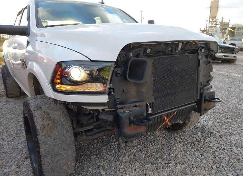 Photo 18 of 2018 Ram 3500 LARAMIE 4X4 6'4 BOX (VIN 3C63R3EL3JG430472)