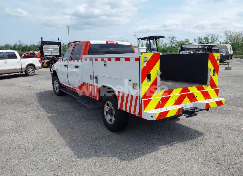 Photo 3 of 2018 Ram 3500 TRADESMAN (VIN 3C63R3GJ2JG408006)