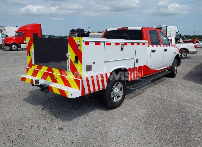 Photo 4 of 2018 Ram 3500 TRADESMAN (VIN 3C63R3GJ2JG408006)