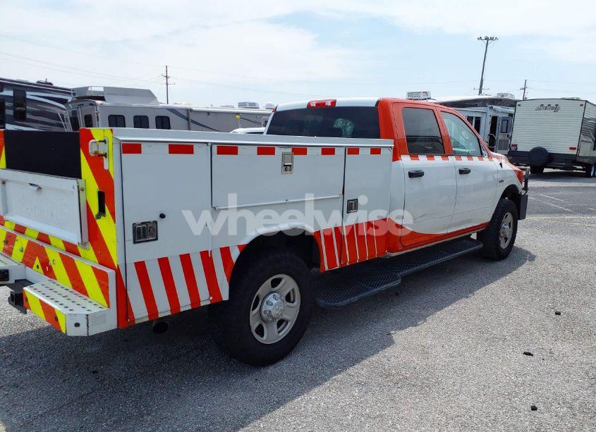 Photo 13 of 2018 Ram 3500 TRADESMAN (VIN 3C63R3GJ6JG407988)