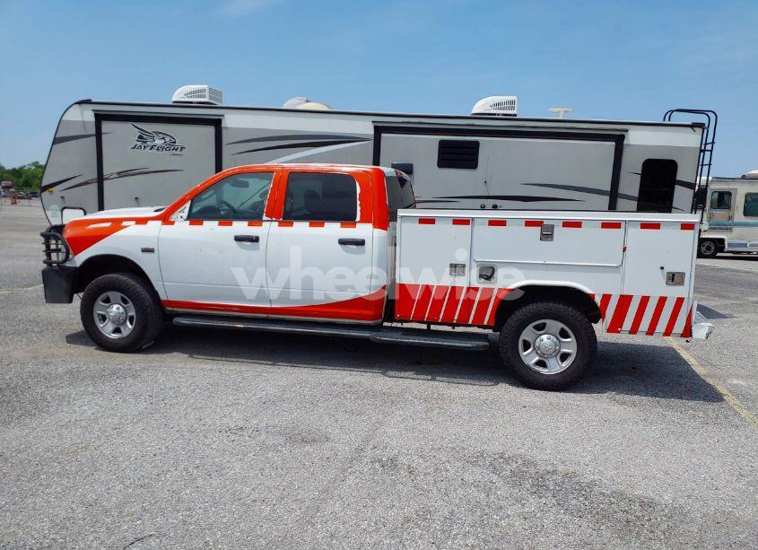 Photo 14 of 2018 Ram 3500 TRADESMAN (VIN 3C63R3GJ6JG407988)