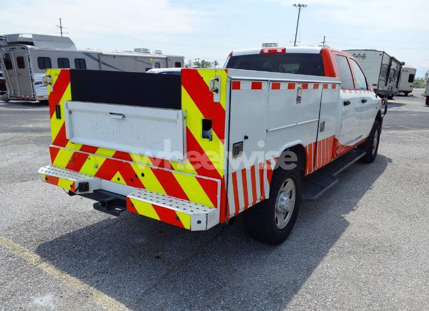 Photo 4 of 2018 Ram 3500 TRADESMAN (VIN 3C63R3GJ6JG407988)