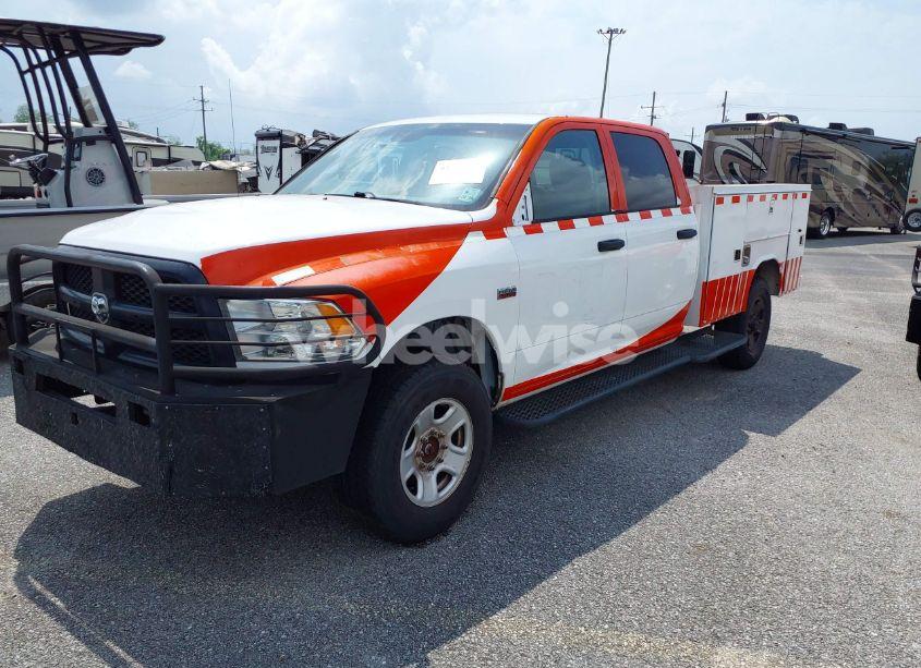 Photo 2 of 2018 Ram 3500 TRADESMAN (VIN 3C63R3GJ9JG407984)