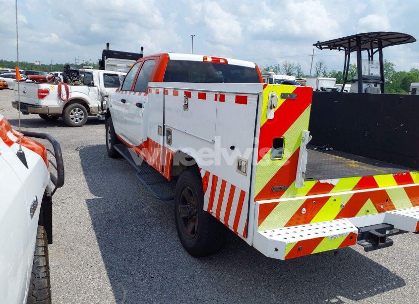 Photo 3 of 2018 Ram 3500 TRADESMAN (VIN 3C63R3GJ9JG407984)