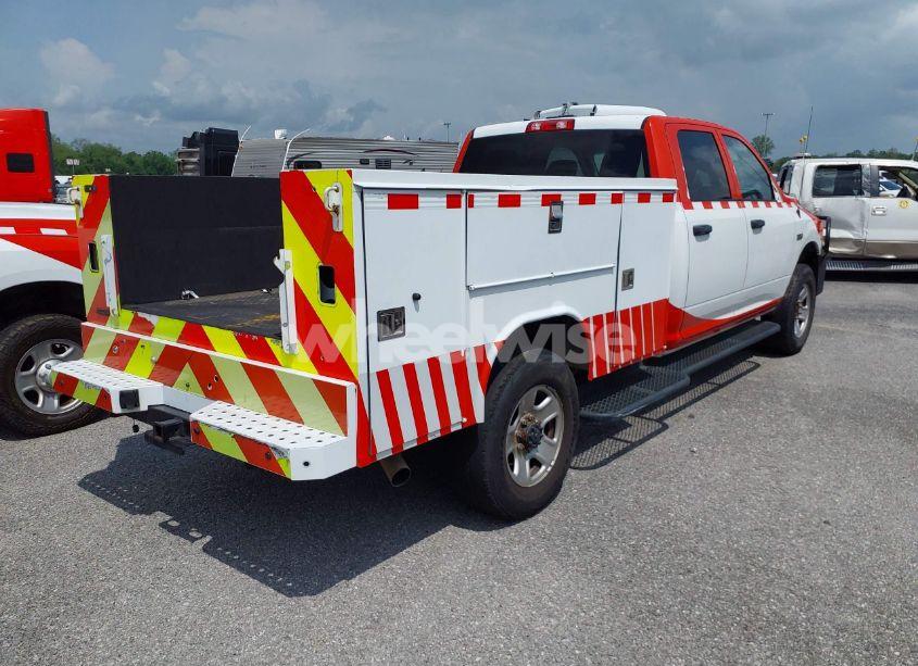 Photo 4 of 2018 Ram 3500 TRADESMAN (VIN 3C63R3GJ9JG407984)