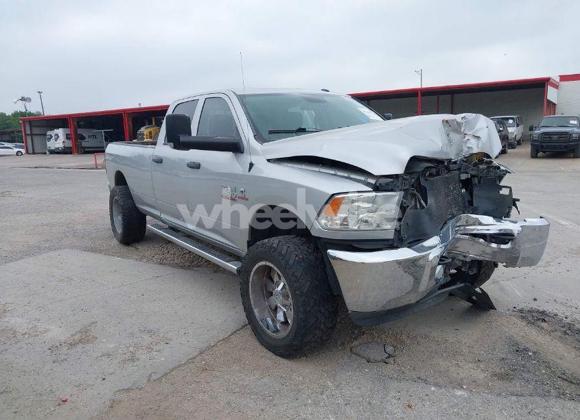 Photo 2 of 2016 Ram 3500 TRADESMAN (VIN 3C63R3GL5GG263912)
