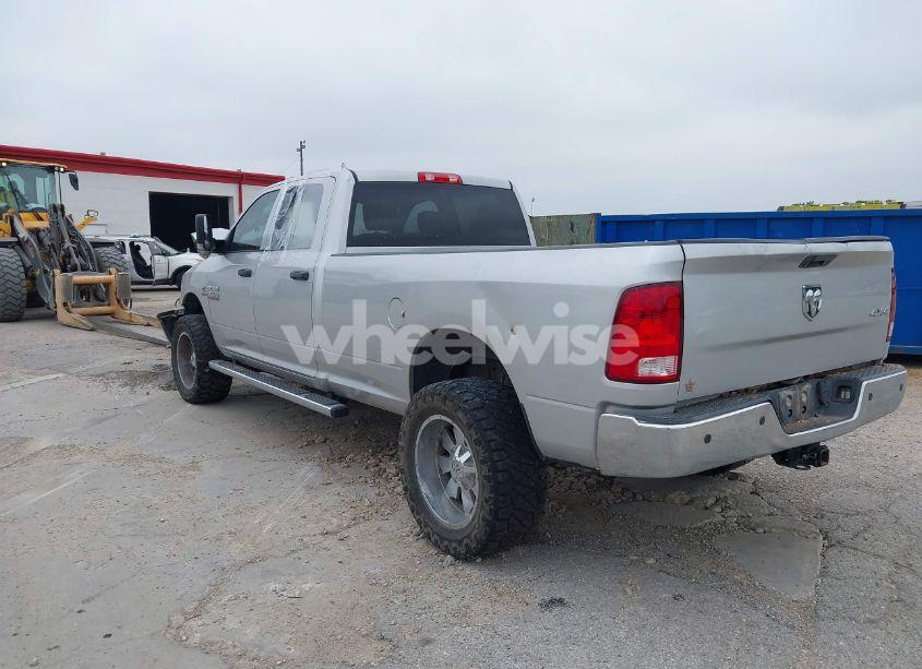 Photo 3 of 2016 Ram 3500 TRADESMAN (VIN 3C63R3GL5GG263912)