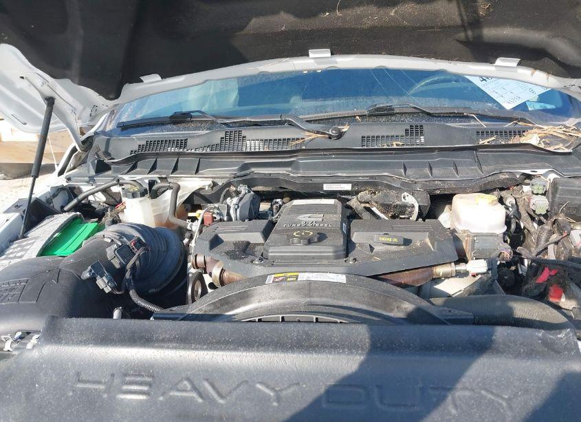 Photo 10 of 2018 Ram 3500 TRADESMAN 4X4 8' BOX (VIN 3C63R3GL7JG372931)