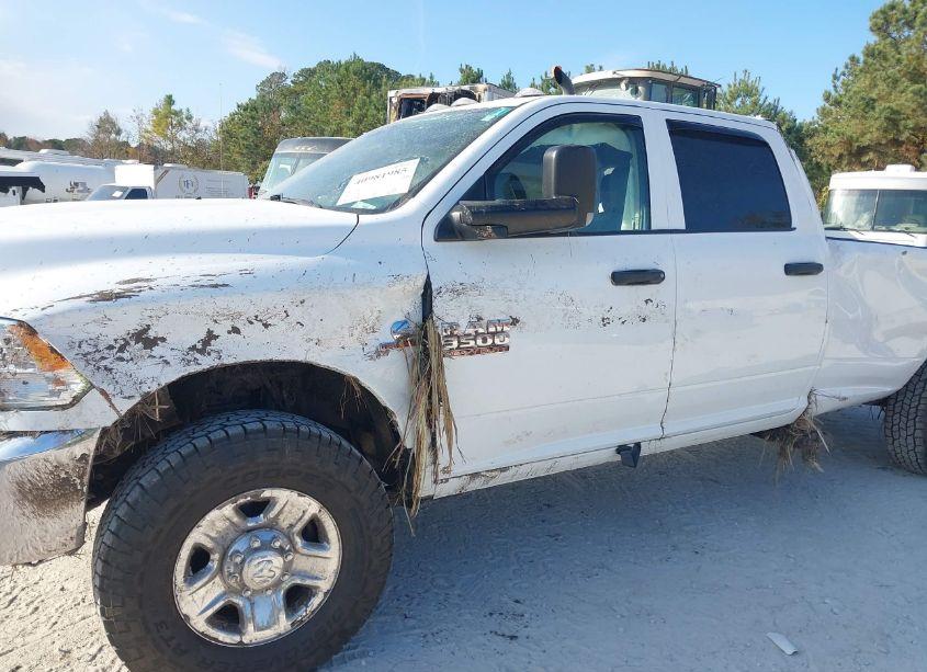 Photo 12 of 2018 Ram 3500 TRADESMAN 4X4 8' BOX (VIN 3C63R3GL7JG372931)
