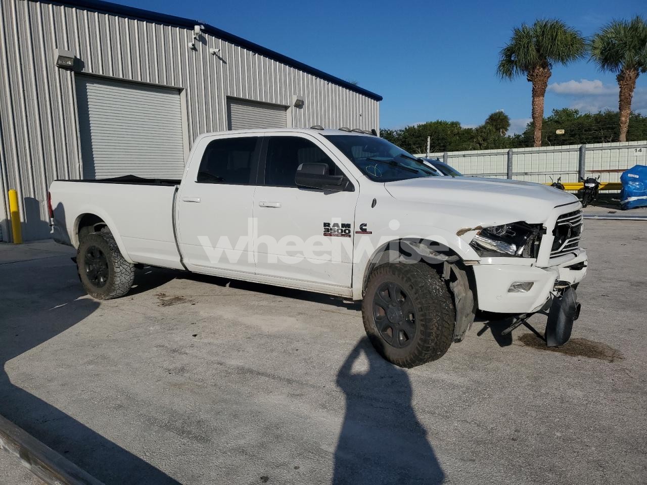 Photo 4 of 2018 RAM 3500 LARAMIE (VIN 3C63R3JL4JG422550)