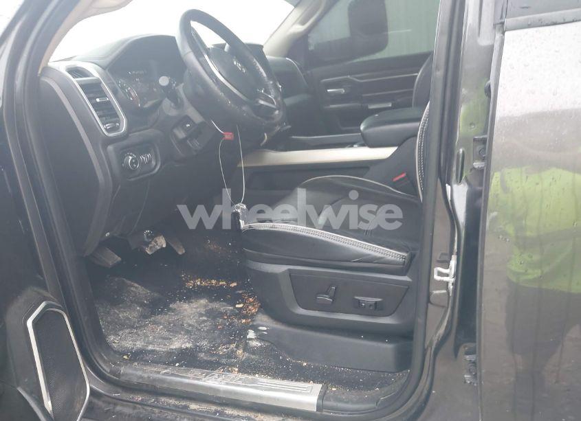 Photo 6 of 2019 Ram 3500 LARAMIE 4X4 8' BOX (VIN 3C63R3JL9KG549635)