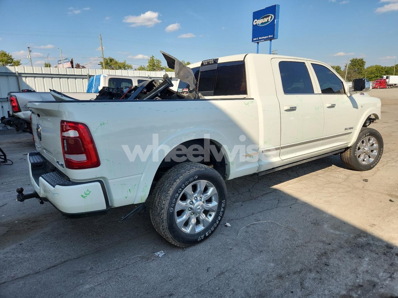 Photo 3 of 2019 RAM 3500 LIMITED (VIN 3C63R3PL1KG558417)