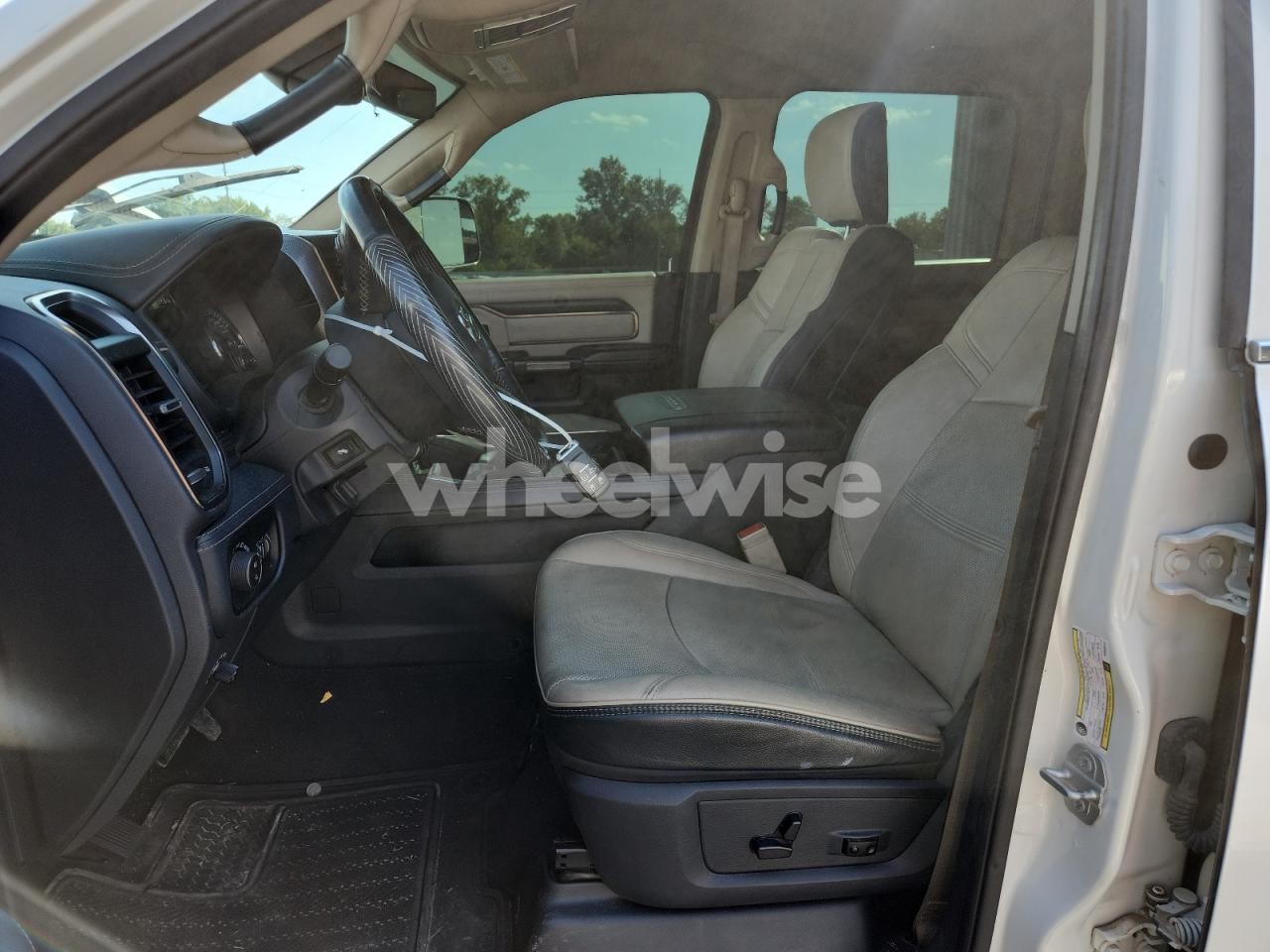 Photo 7 of 2019 RAM 3500 LIMITED (VIN 3C63R3PL1KG558417)