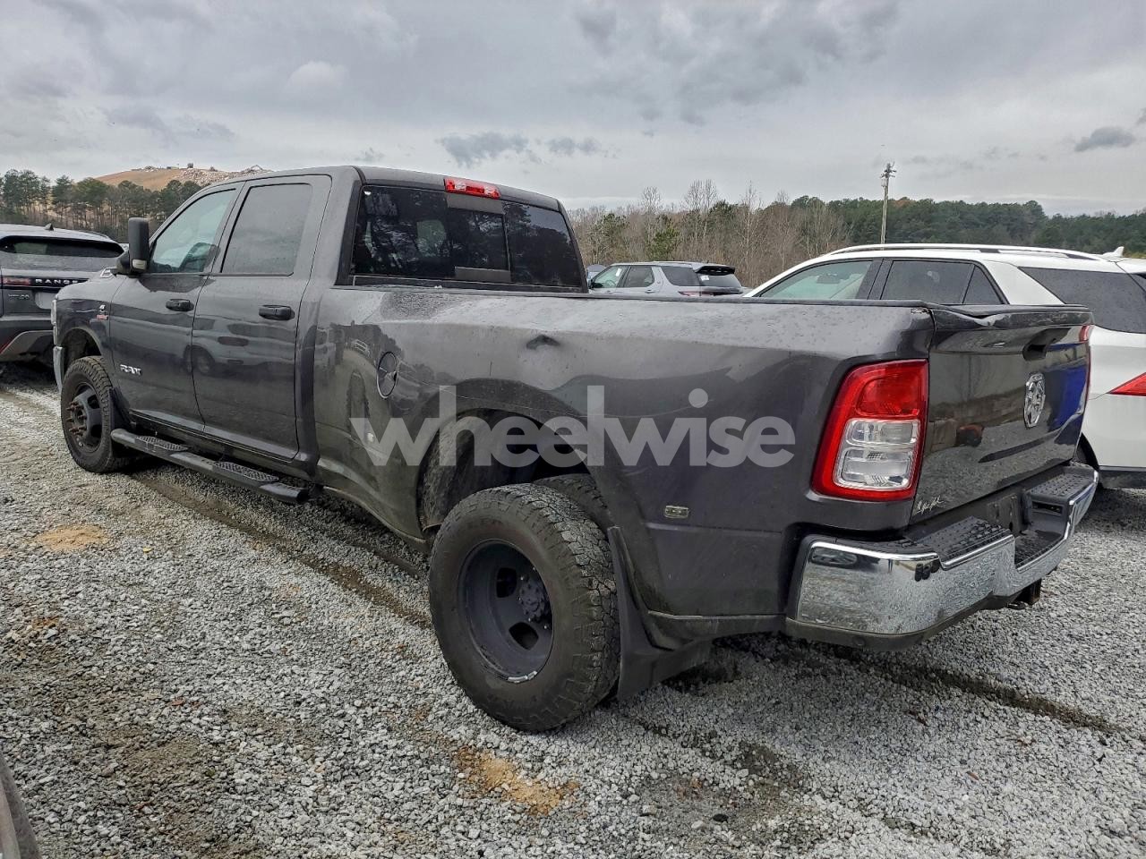 Photo 2 of 2019 RAM 3500 TRADESMAN (VIN 3C63RPGL5KG636401)