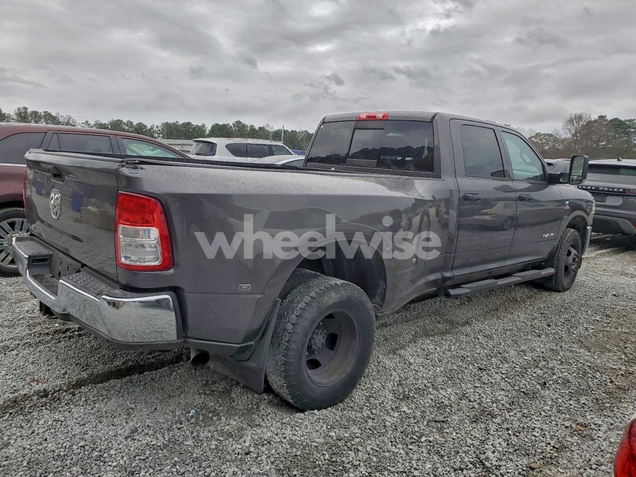 Photo 3 of 2019 RAM 3500 TRADESMAN (VIN 3C63RPGL5KG636401)