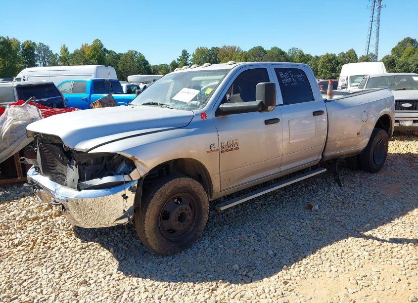 Photo 2 of 2018 Ram 3500 TRADESMAN 4X2 8' BOX (VIN 3C63RPGL8JG360598)