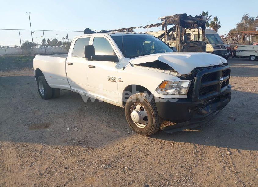 2018 Ram 3500 TRADESMAN (VIN 3C63RPGLXJG274192) main photo