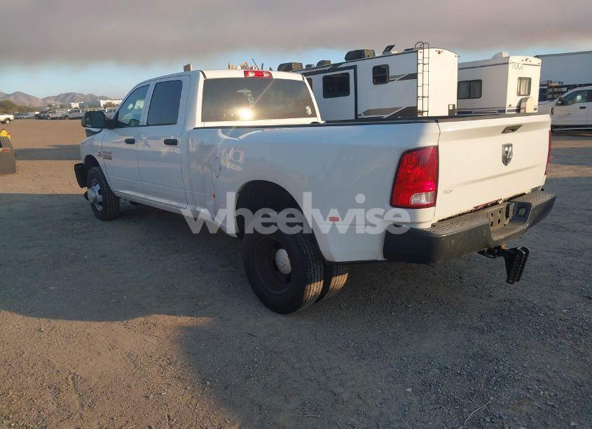 Photo 3 of 2018 Ram 3500 TRADESMAN (VIN 3C63RPGLXJG274192)