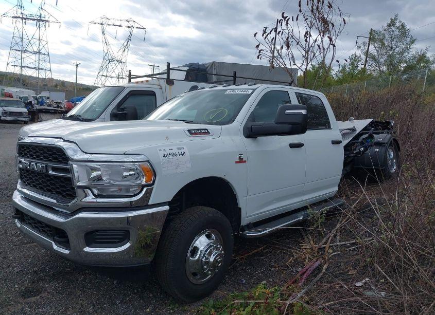 Photo 2 of 2024 Ram 3500 TRADESMAN 4X4 8' BOX (VIN 3C63RRGL0RG273348)