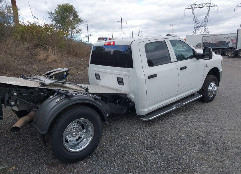 Photo 4 of 2024 Ram 3500 TRADESMAN 4X4 8' BOX (VIN 3C63RRGL0RG273348)