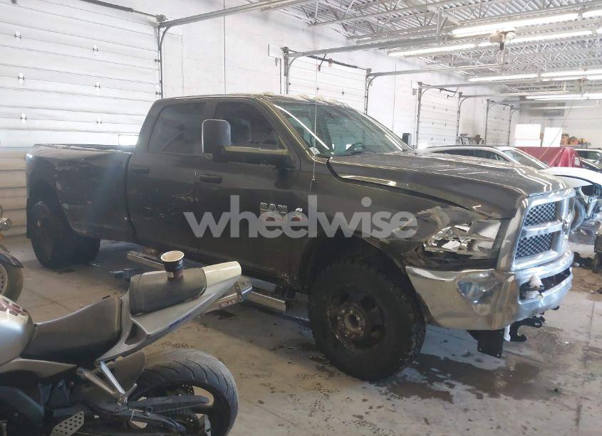 Photo 13 of 2018 Ram 3500 TRADESMAN (VIN 3C63RRGL1JG267093)