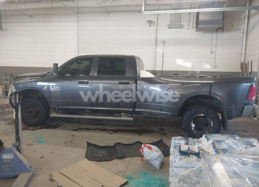 Photo 14 of 2018 Ram 3500 TRADESMAN (VIN 3C63RRGL1JG267093)