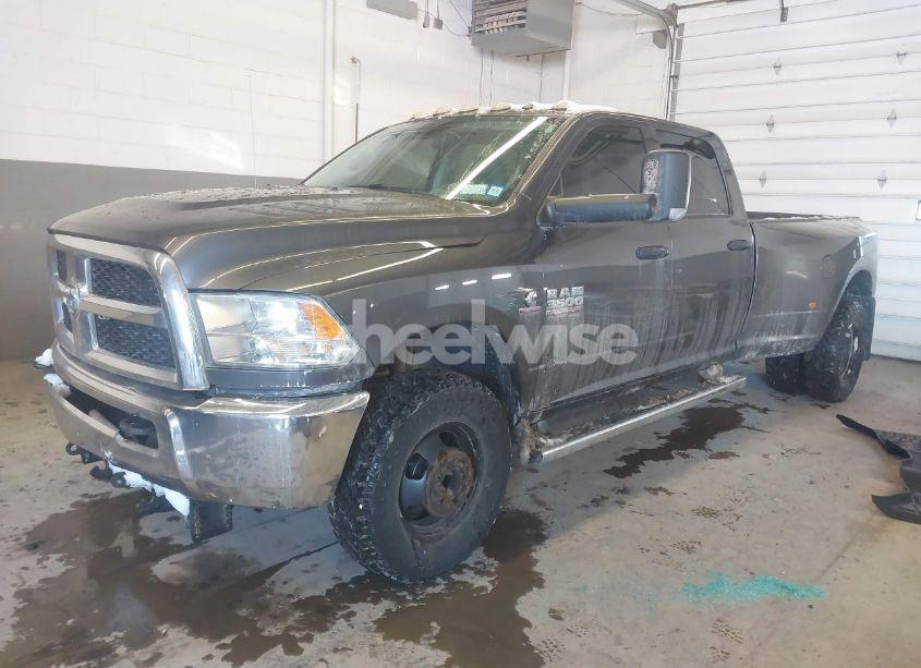 Photo 2 of 2018 Ram 3500 TRADESMAN (VIN 3C63RRGL1JG267093)