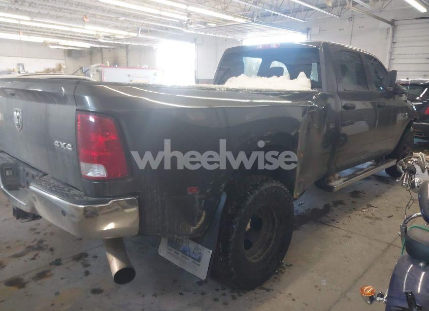 Photo 4 of 2018 Ram 3500 TRADESMAN (VIN 3C63RRGL1JG267093)