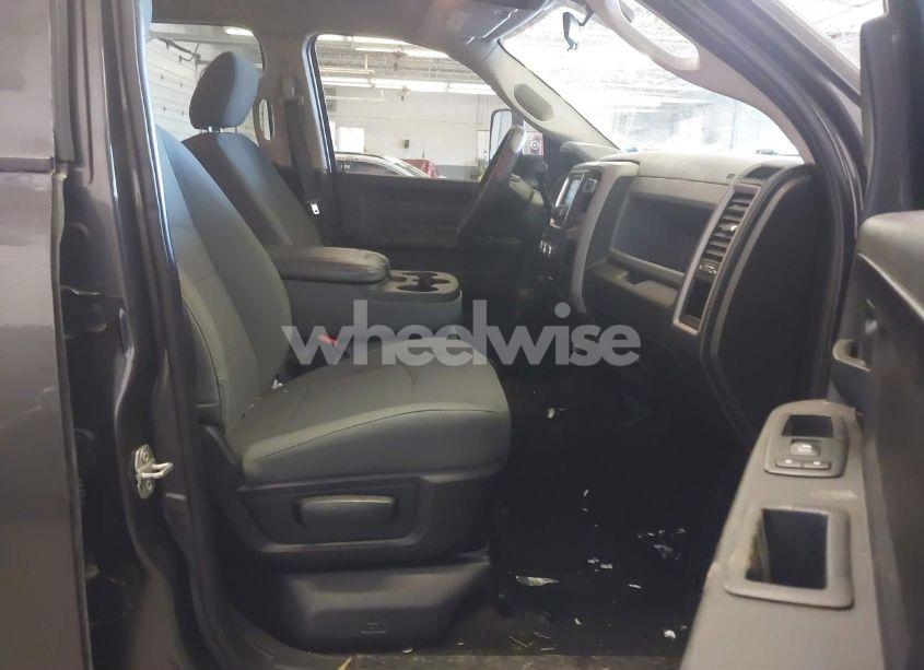 Photo 5 of 2018 Ram 3500 TRADESMAN (VIN 3C63RRGL1JG267093)