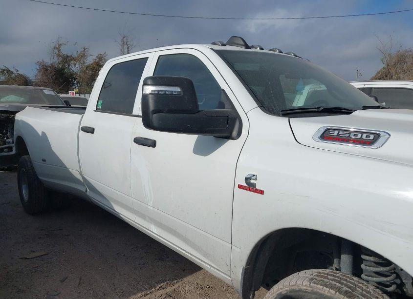 Photo 13 of 2024 Ram 3500 TRADESMAN (VIN 3C63RRGL1RG121143)