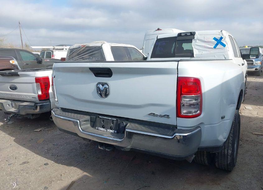 Photo 4 of 2024 Ram 3500 TRADESMAN (VIN 3C63RRGL1RG121143)