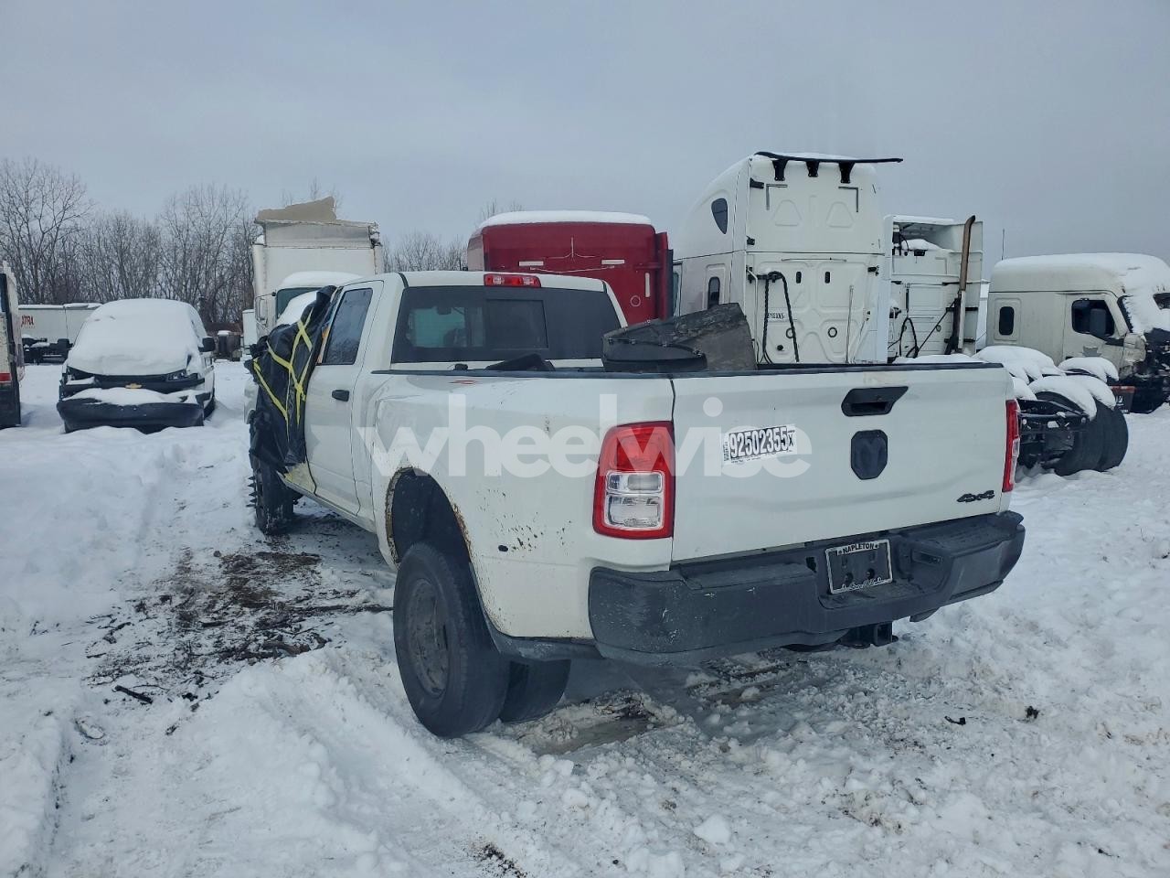 Photo 2 of 2024 RAM 3500 TRADESMAN (VIN 3C63RRGL2RG368963)