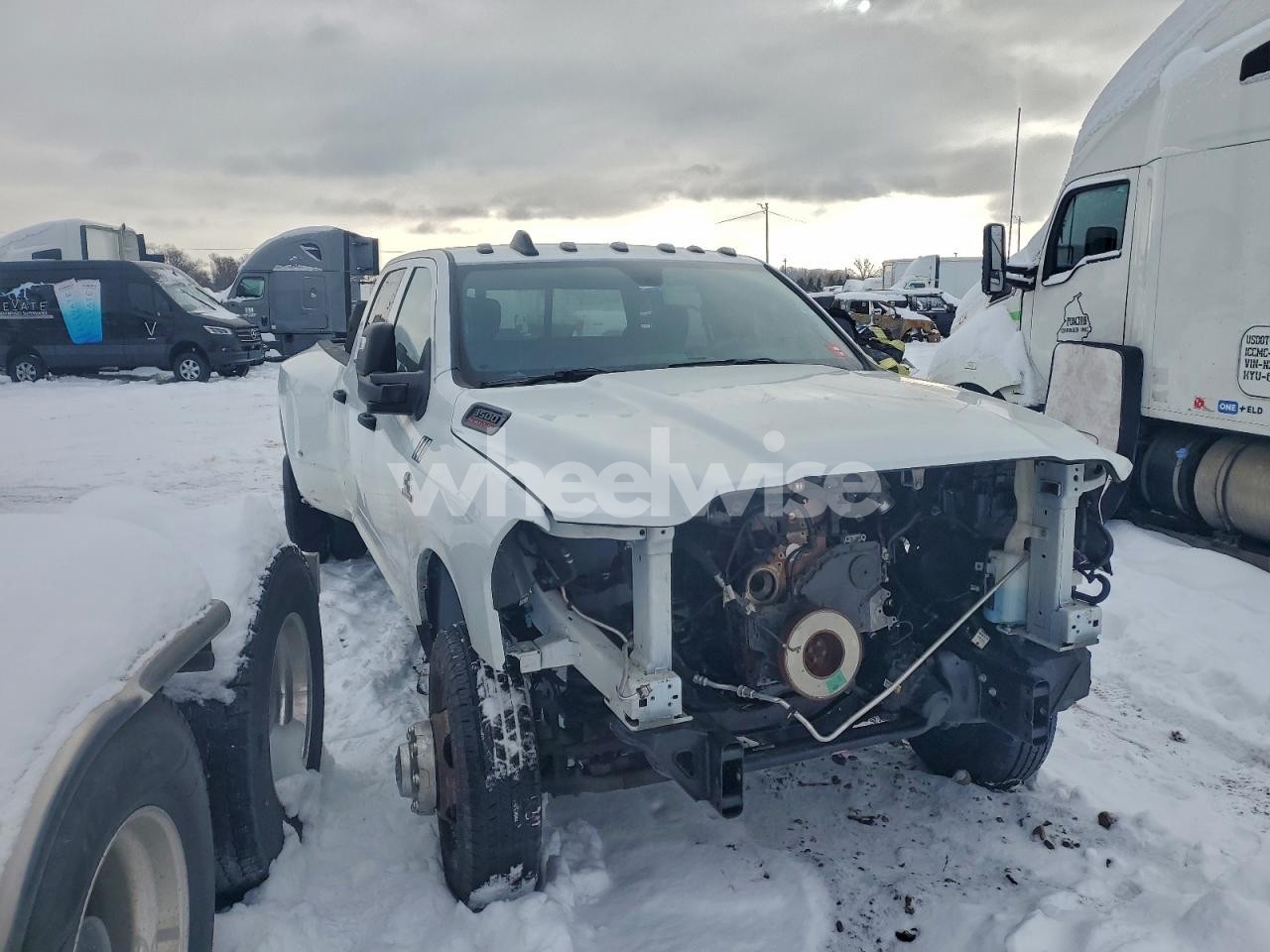 Photo 4 of 2024 RAM 3500 TRADESMAN (VIN 3C63RRGL2RG368963)