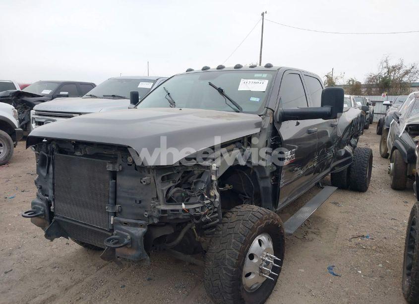 Photo 2 of 2016 Ram 3500 TRADESMAN (VIN 3C63RRGL3GG122212)