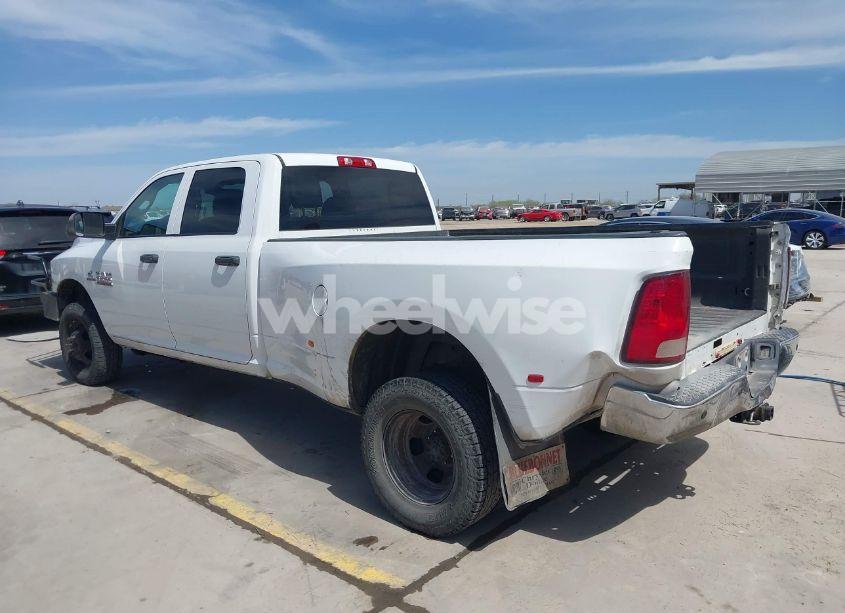 Photo 3 of 2018 Ram 3500 TRADESMAN (VIN 3C63RRGL3JG271193)
