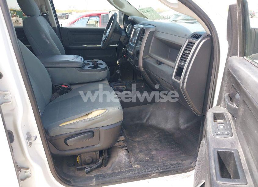 Photo 5 of 2018 Ram 3500 TRADESMAN (VIN 3C63RRGL3JG271193)