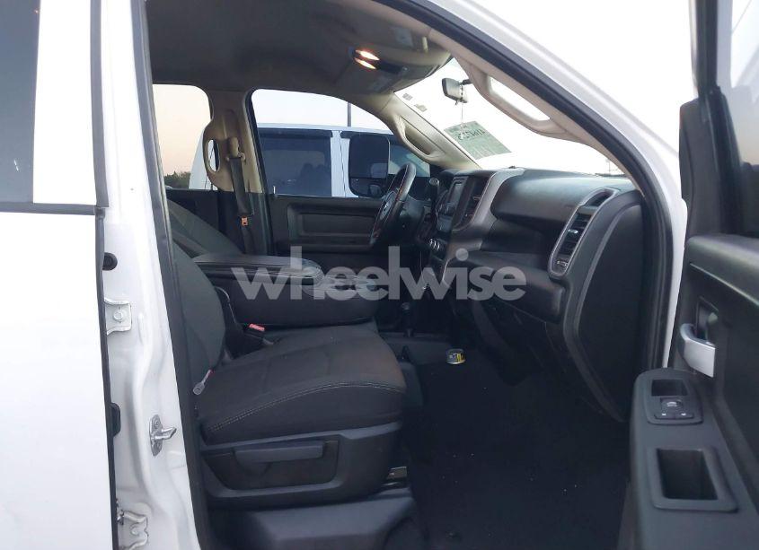 Photo 5 of 2019 Ram 3500 TRADESMAN 4X4 8' BOX (VIN 3C63RRGL3KG591762)