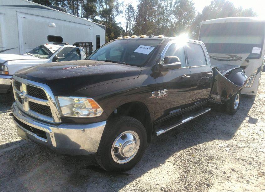 Photo 2 of 2016 Ram 3500 TRADESMAN (VIN 3C63RRGL6GG327376)