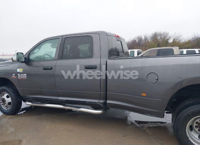 Photo 14 of 2018 Ram 3500 TRADESMAN (VIN 3C63RRGLXJG392674)