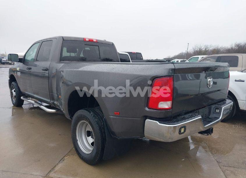Photo 3 of 2018 Ram 3500 TRADESMAN (VIN 3C63RRGLXJG392674)