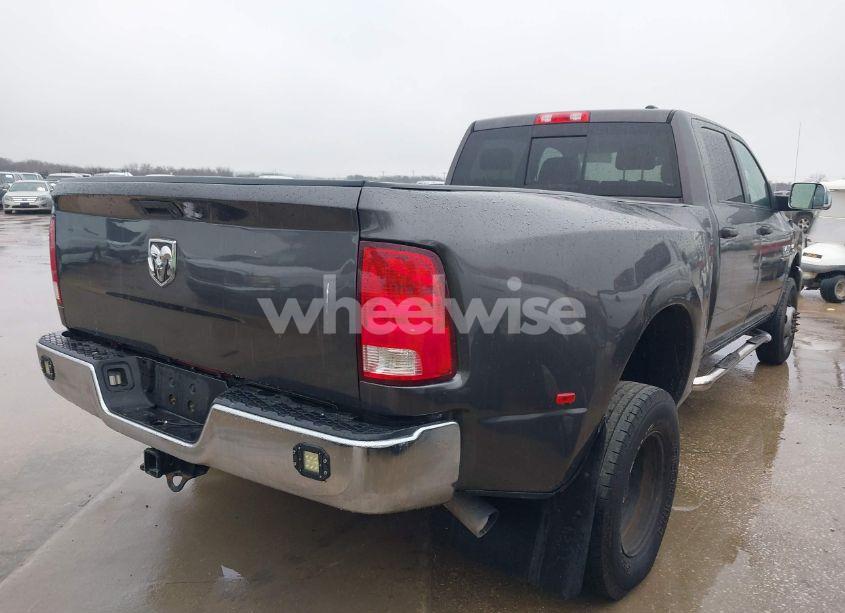 Photo 4 of 2018 Ram 3500 TRADESMAN (VIN 3C63RRGLXJG392674)