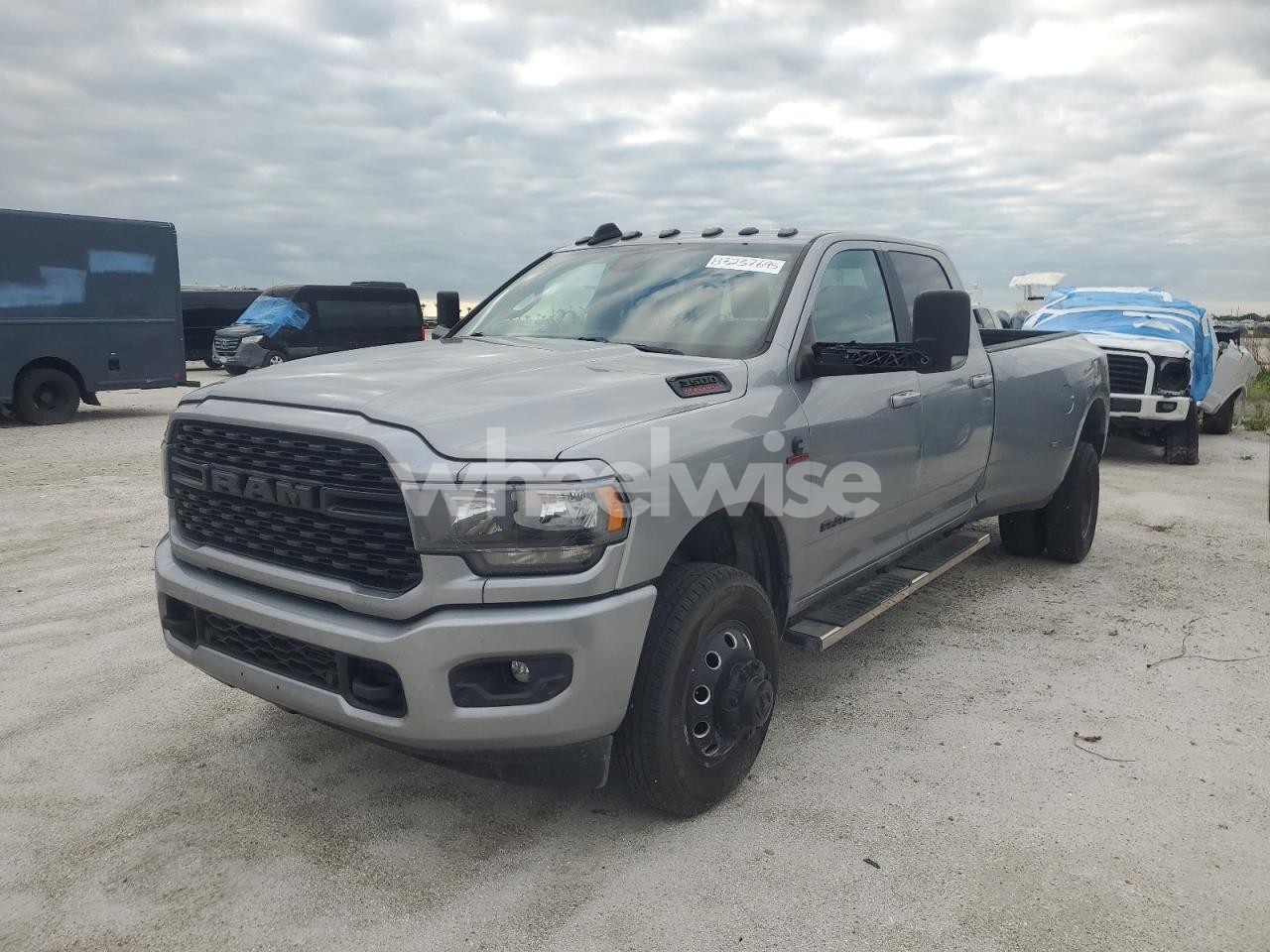 Photo 2 of 2022 RAM 3500 BIG HORN/LONE STAR (VIN 3C63RRHL2NG152782)