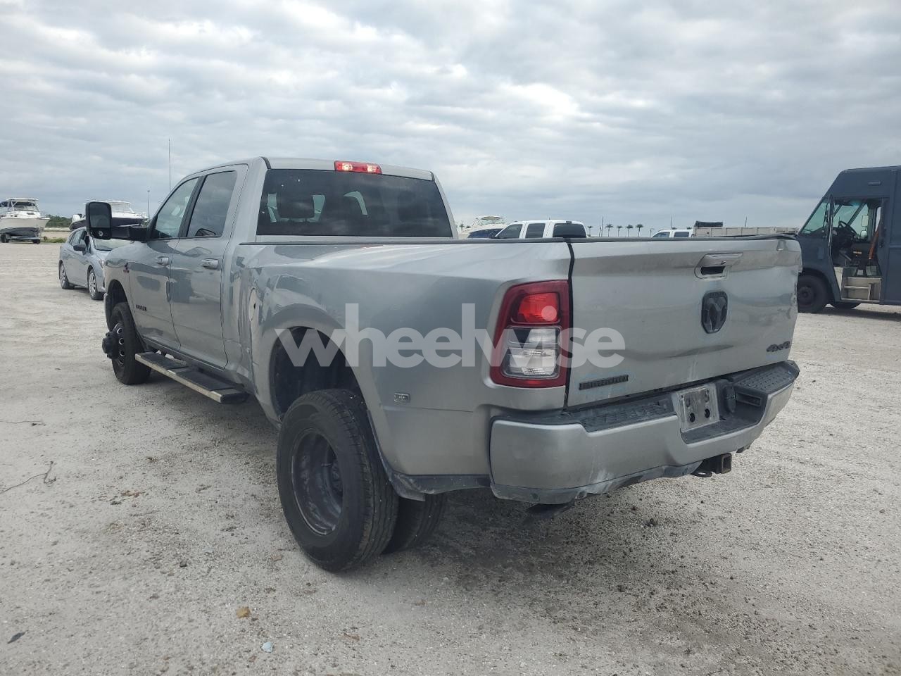 Photo 3 of 2022 RAM 3500 BIG HORN/LONE STAR (VIN 3C63RRHL2NG152782)