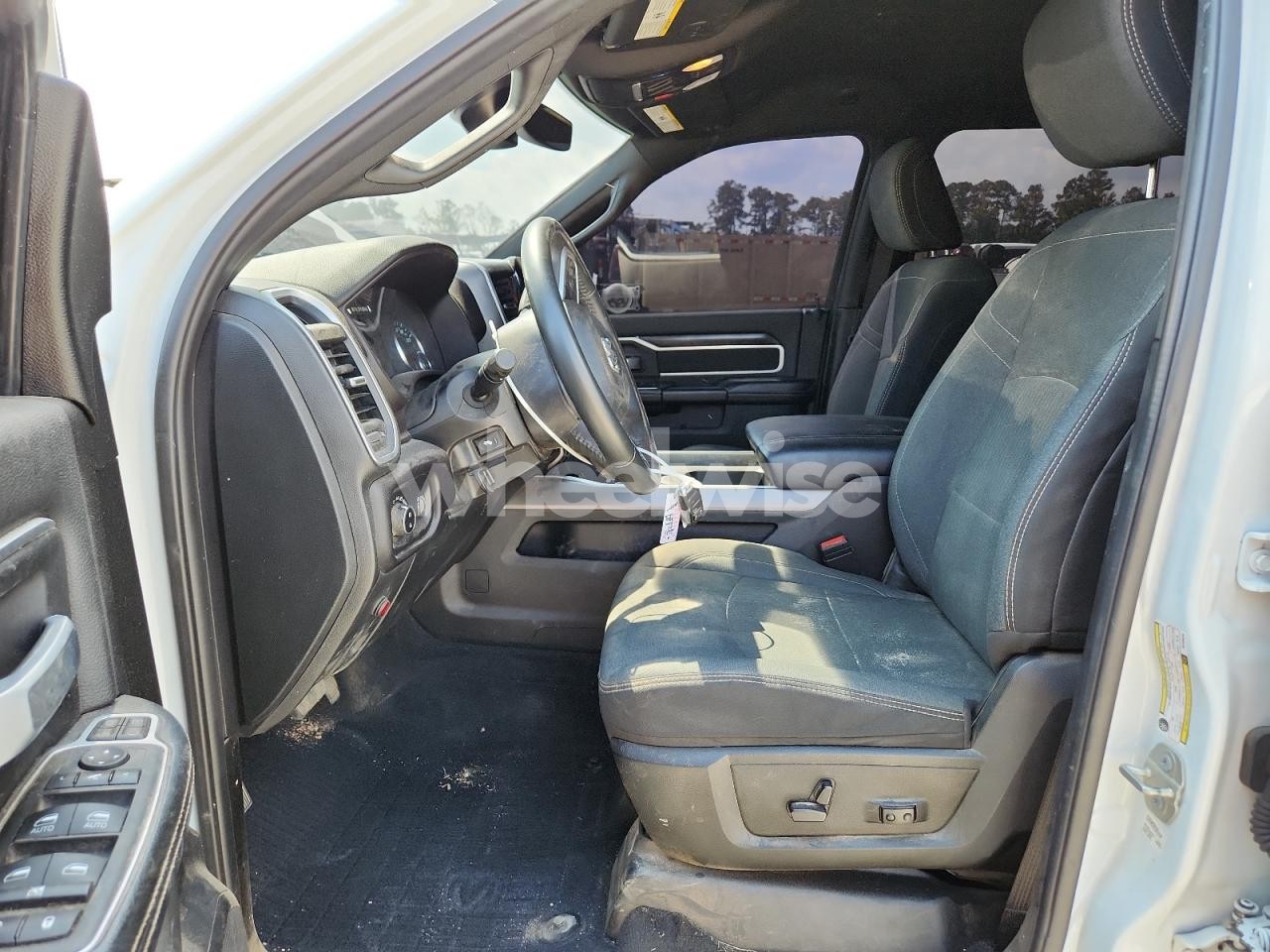 Photo 7 of 2024 RAM 3500 BIG HORN (VIN 3C63RRHL5RG156010)