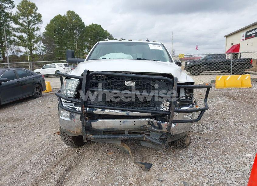 Photo 16 of 2018 Ram 3500 SLT (VIN 3C63RRHL9JG267938)