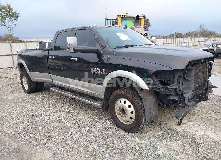 2018 Ram 3500 LARAMIE 4X4 8' BOX (VIN 3C63RRJL2JG305651) main photo