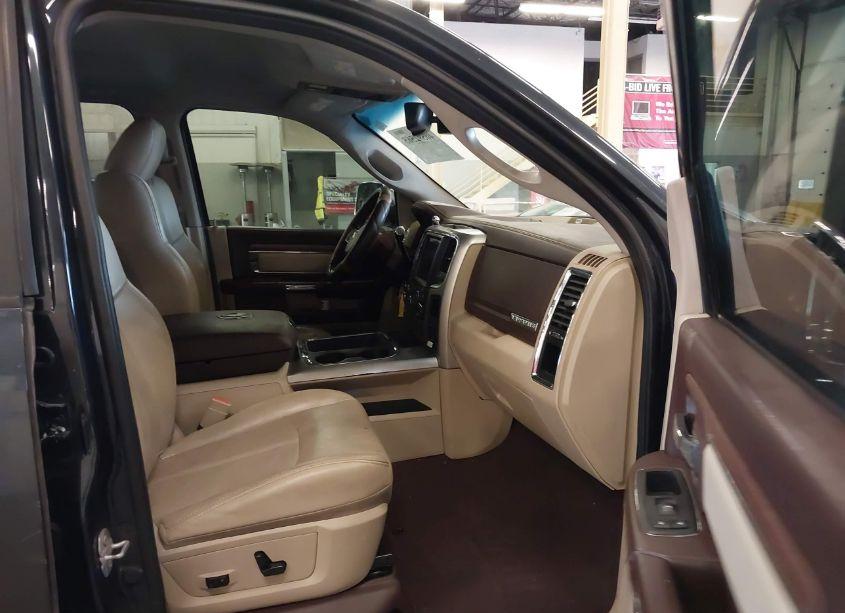 Photo 5 of 2018 Ram 3500 LARAMIE 4X4 8' BOX (VIN 3C63RRJL2JG410478)